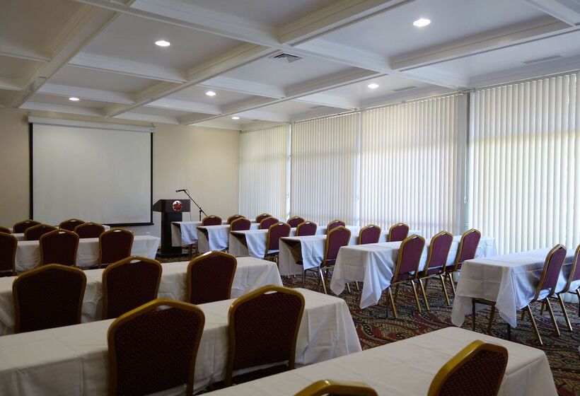 Hotel Ramada By Wyndham Sacramento