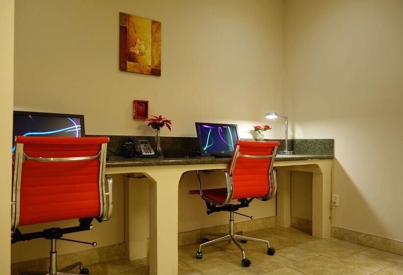 Hotel Ramada By Wyndham Sacramento