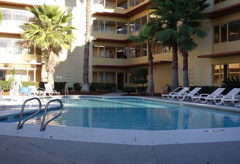 Hotel Ramada By Wyndham Sacramento