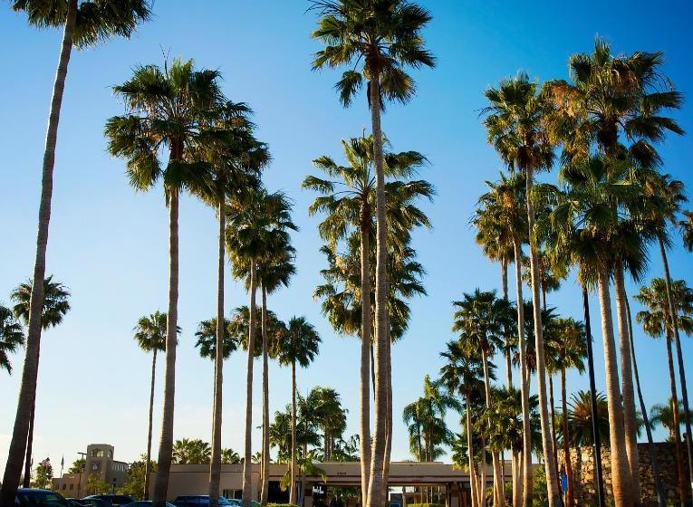 فندق Ramada By Wyndham San Diego North  & Conference Center