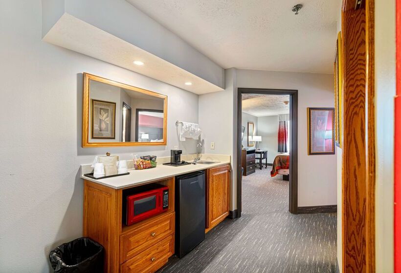 호텔 Ramada By Wyndham Sioux Falls Airport   Waterpark Resort & Event Center