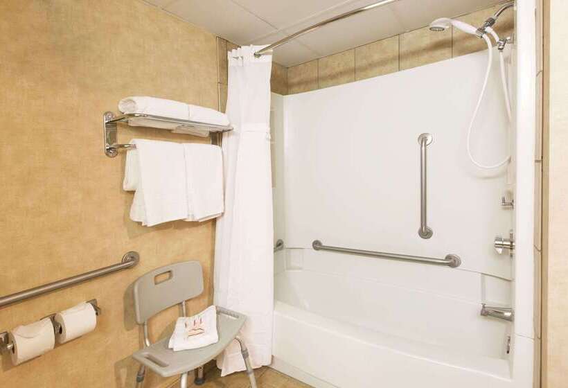 هتل Ramada By Wyndham Sioux Falls Airport   Waterpark Resort & Event Center