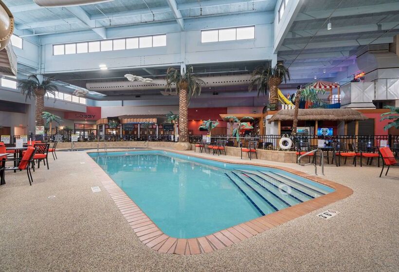 호텔 Ramada By Wyndham Sioux Falls Airport   Waterpark Resort & Event Center