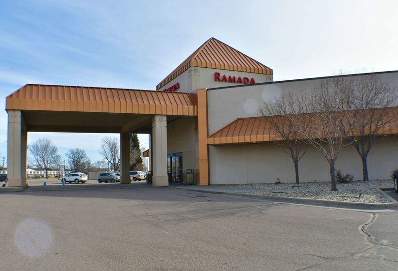 هتل Ramada By Wyndham Sioux Falls Airport   Waterpark Resort & Event Center