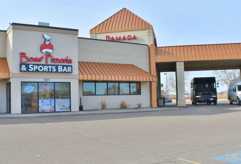 호텔 Ramada By Wyndham Sioux Falls Airport   Waterpark Resort & Event Center