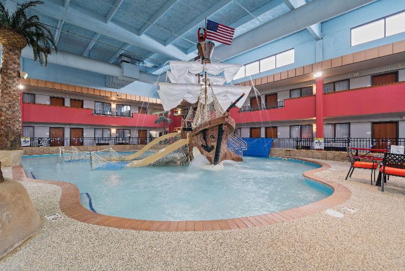 호텔 Ramada By Wyndham Sioux Falls Airport   Waterpark Resort & Event Center