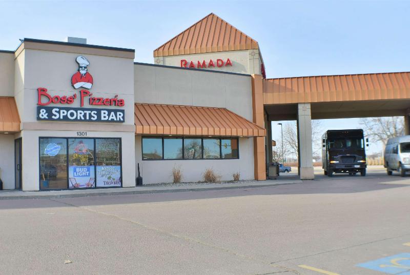 호텔 Ramada By Wyndham Sioux Falls Airport   Waterpark Resort & Event Center