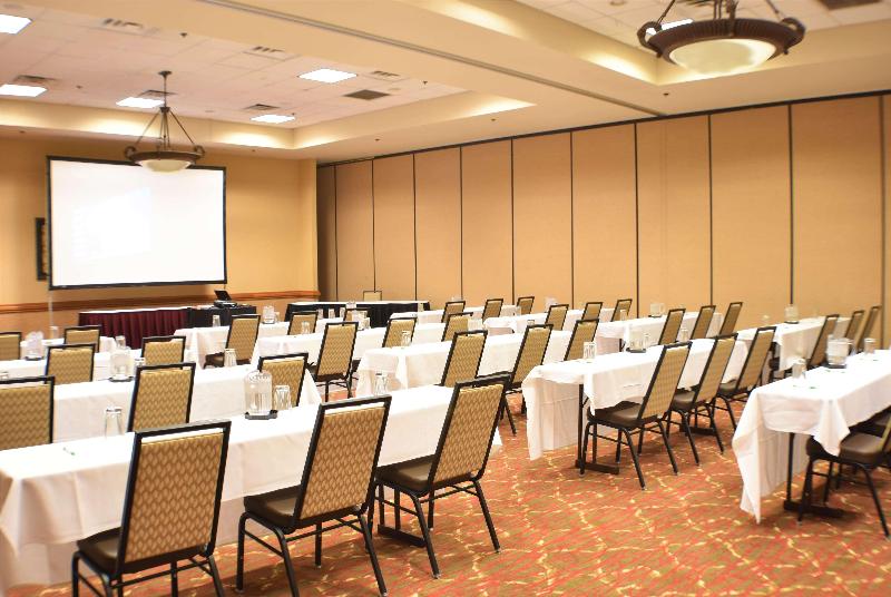 هتل Ramada By Wyndham Sioux Falls Airport   Waterpark Resort & Event Center