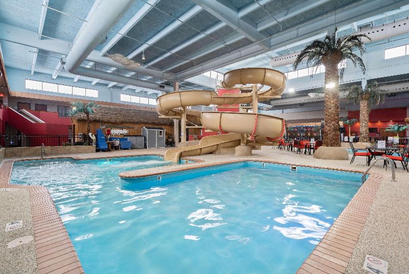 호텔 Ramada By Wyndham Sioux Falls Airport   Waterpark Resort & Event Center