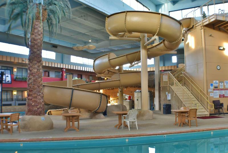 호텔 Ramada By Wyndham Sioux Falls Airport   Waterpark Resort & Event Center