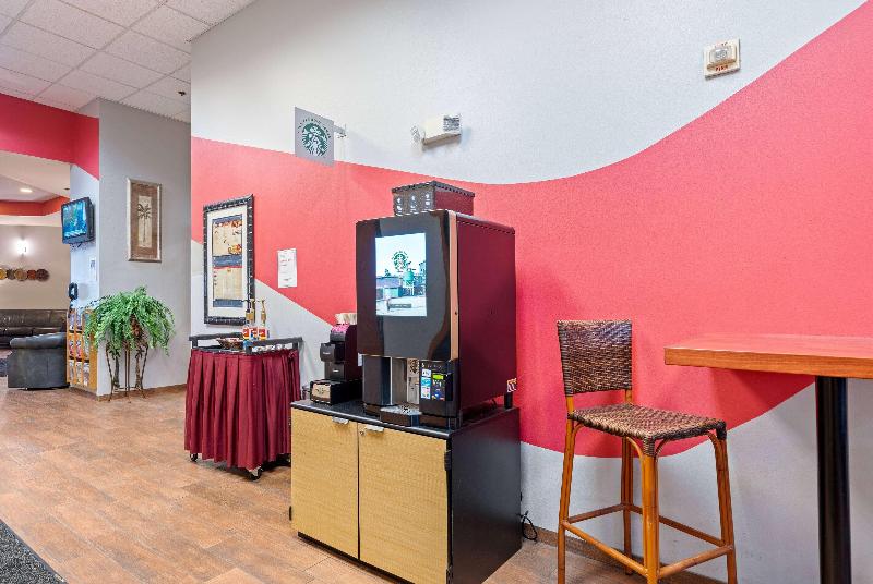 호텔 Ramada By Wyndham Sioux Falls Airport   Waterpark Resort & Event Center