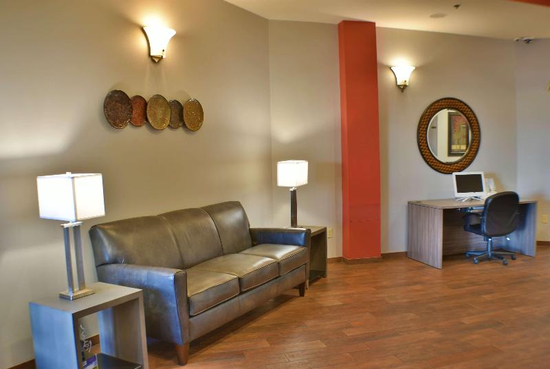 호텔 Ramada By Wyndham Sioux Falls Airport   Waterpark Resort & Event Center