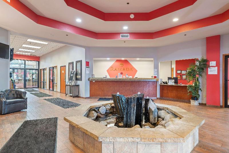 هتل Ramada By Wyndham Sioux Falls Airport   Waterpark Resort & Event Center