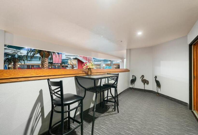 호텔 Ramada By Wyndham Sioux Falls Airport   Waterpark Resort & Event Center