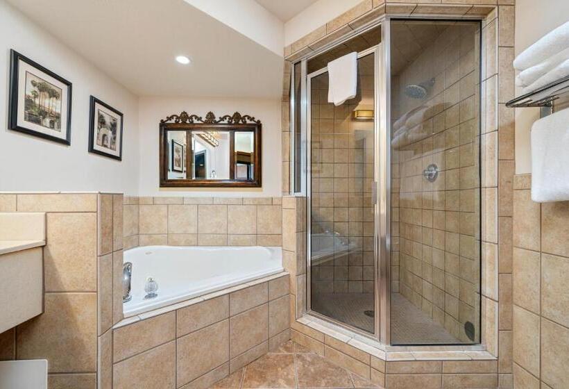 호텔 Ramada By Wyndham Sioux Falls Airport   Waterpark Resort & Event Center