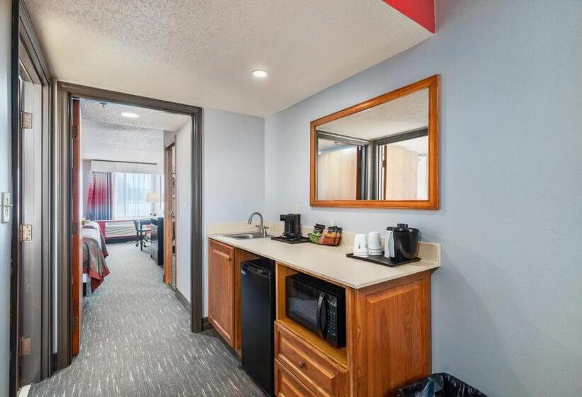 호텔 Ramada By Wyndham Sioux Falls Airport   Waterpark Resort & Event Center