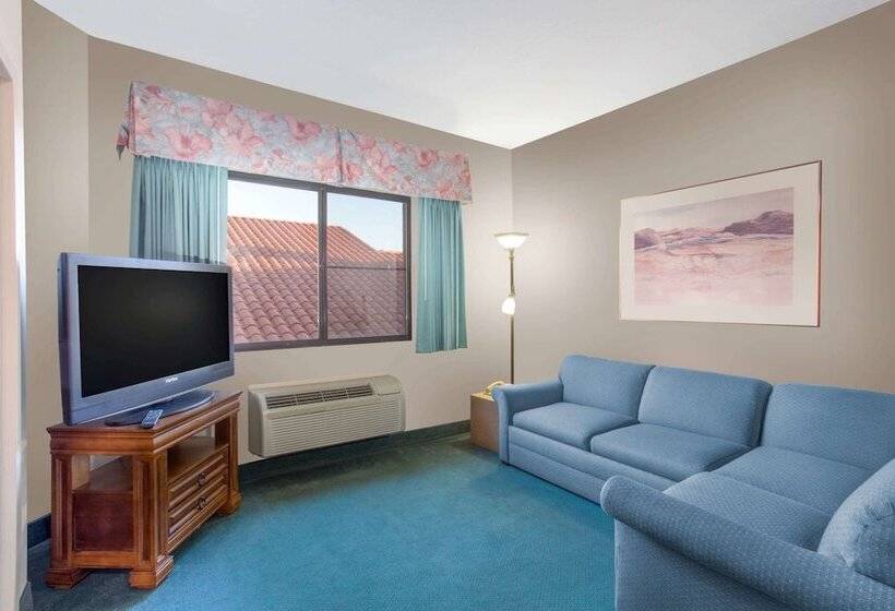 Отель Ramada By Wyndham St George