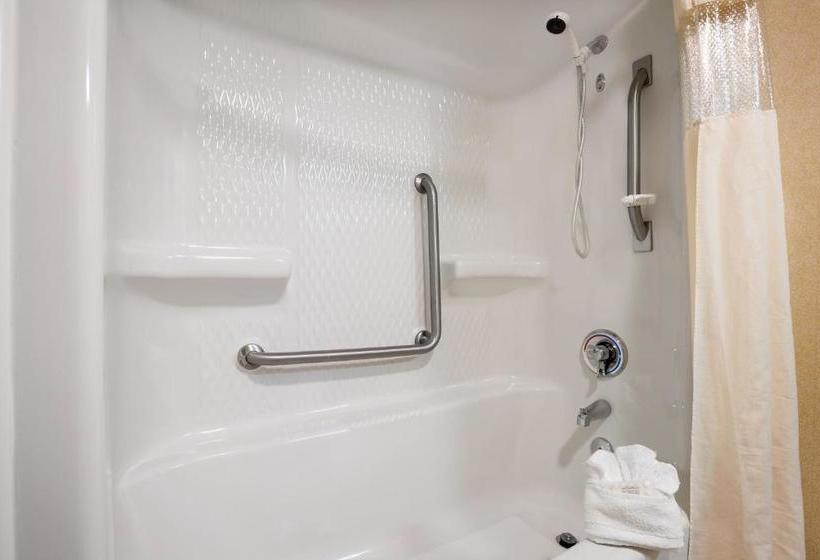 فندق Ramada By Wyndham Toms River