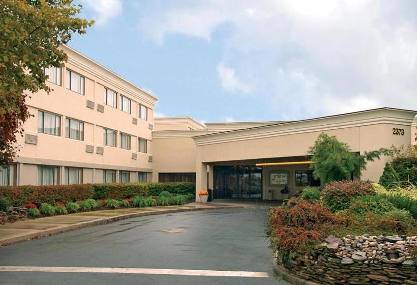 فندق Ramada By Wyndham Toms River