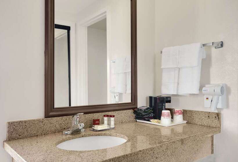 فندق Ramada By Wyndham Torrance