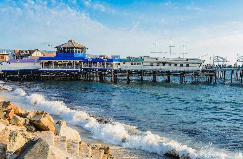 فندق Ramada By Wyndham Torrance