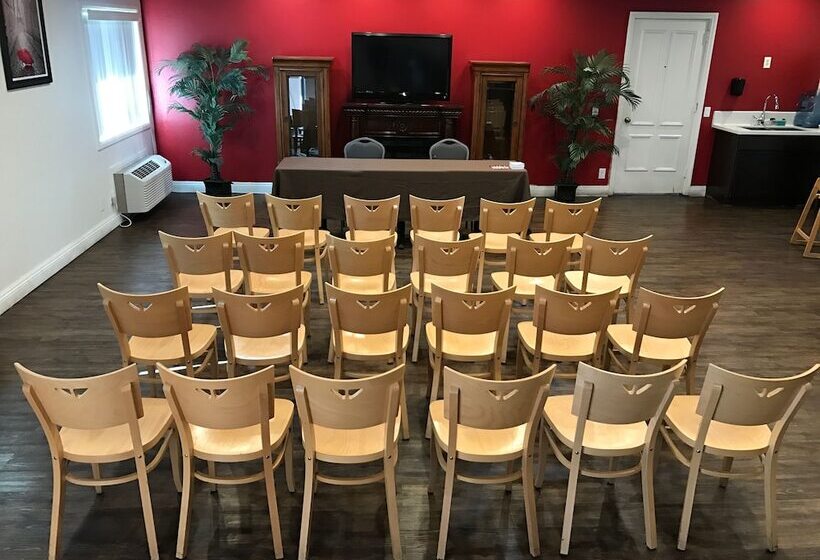 فندق Ramada By Wyndham Torrance