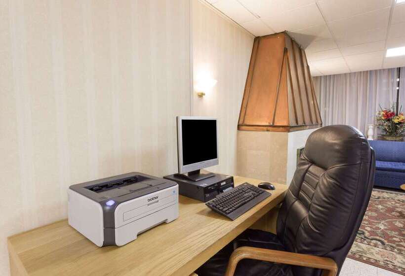 Hotel Ramada By Wyndham Triangle/quantico