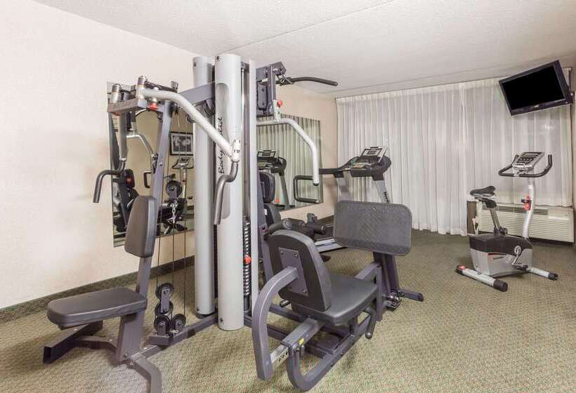 Hotel Ramada By Wyndham Triangle/quantico