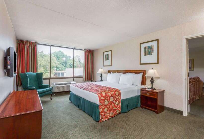 Hotel Ramada By Wyndham Triangle/quantico