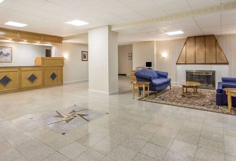 Hotel Ramada By Wyndham Triangle/quantico