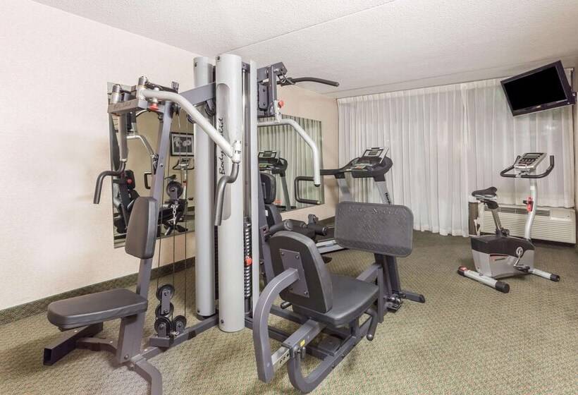 Hotel Ramada By Wyndham Triangle/quantico