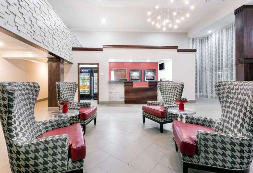 هتل Ramada By Wyndham Tuscaloosa