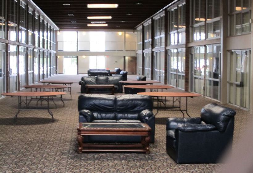 Отель Ramada Inn