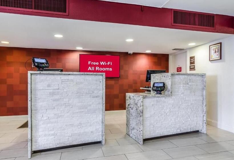 Отель Red Roof Inn Plus+ Wichita East