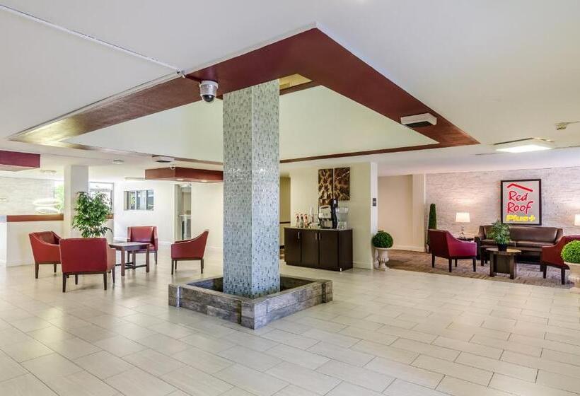 Отель Red Roof Inn Plus+ Wichita East