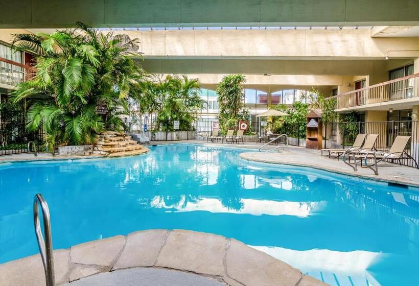 Отель Red Roof Inn Plus+ Wichita East