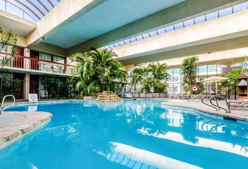 Отель Red Roof Inn Plus+ Wichita East