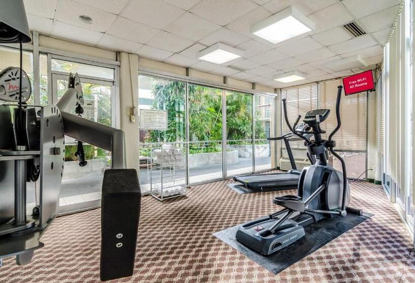 Отель Red Roof Inn Plus+ Wichita East