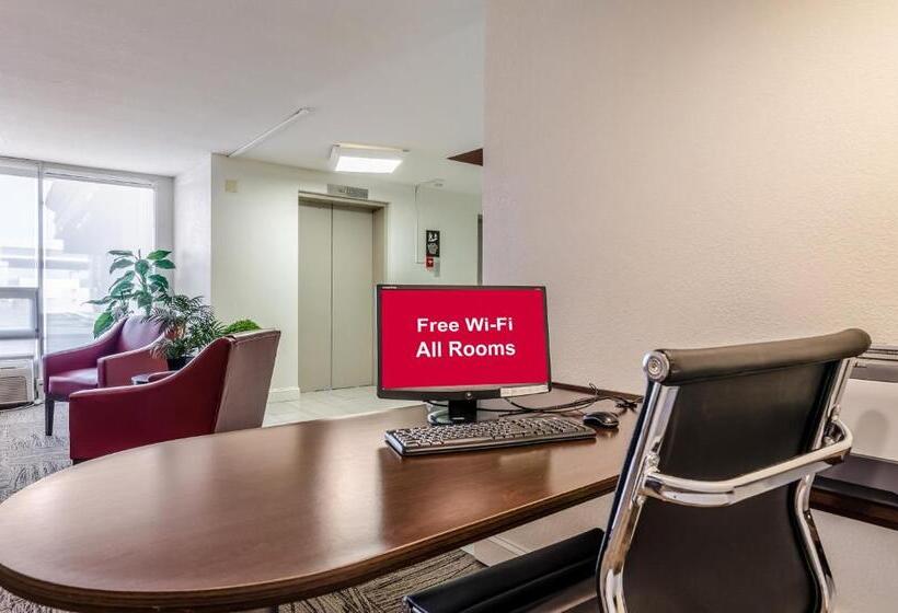 Отель Red Roof Inn Plus+ Wichita East