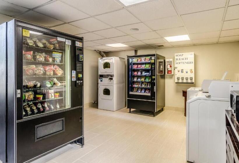 Отель Red Roof Inn Plus+ Wichita East