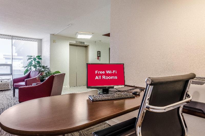 Отель Red Roof Inn Plus+ Wichita East
