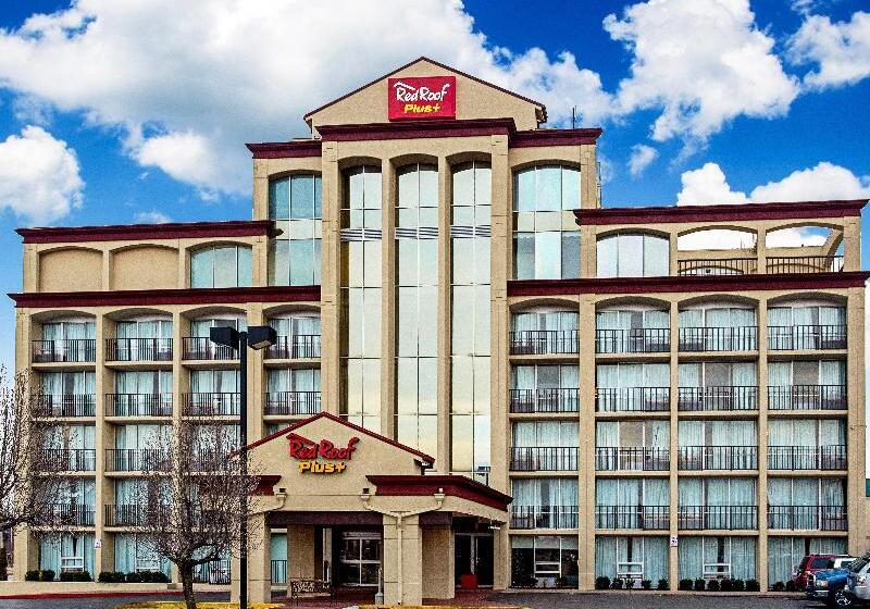 Отель Red Roof Inn Plus+ Wichita East