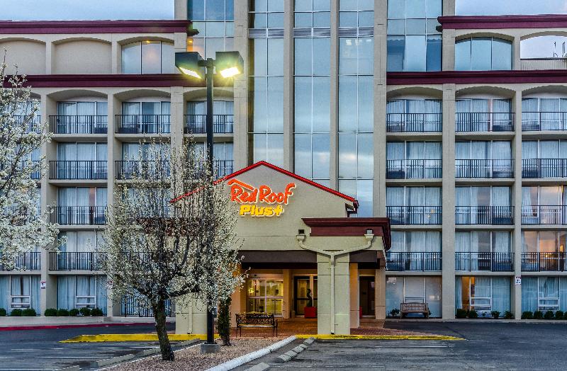 Отель Red Roof Inn Plus+ Wichita East