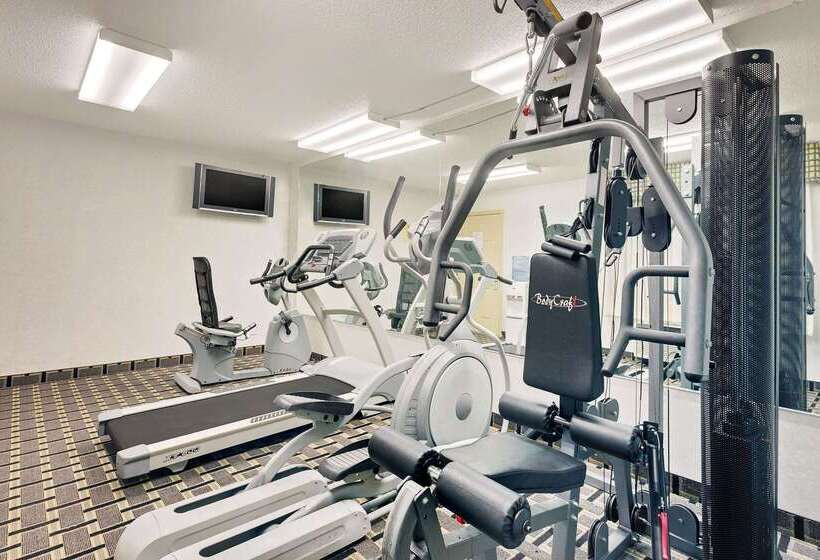 فندق Super 8 By Wyndham Cartersville