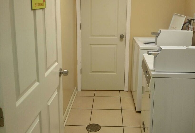 فندق Super 8 By Wyndham Dover