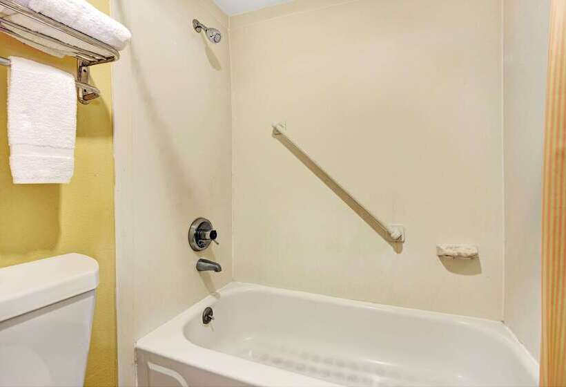 هتل Super 8 By Wyndham Nashville Near Downtown / I40