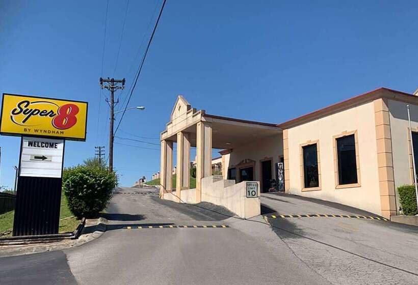 هتل Super 8 By Wyndham Nashville Near Downtown / I40