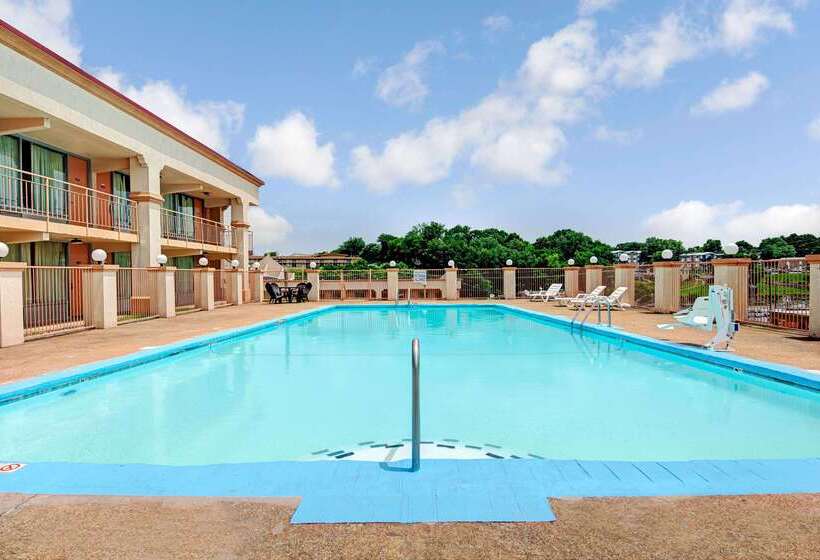 هتل Super 8 By Wyndham Nashville Near Downtown / I40