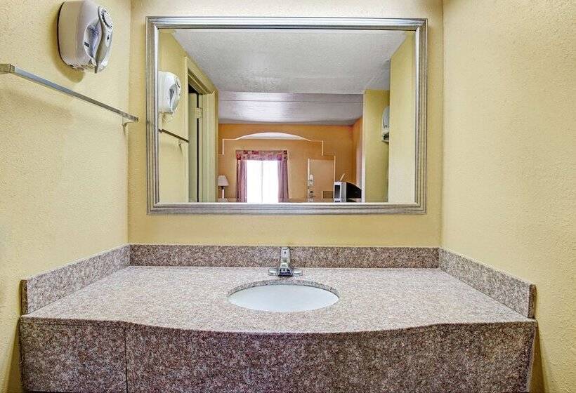 هتل Super 8 By Wyndham Nashville Near Downtown / I40