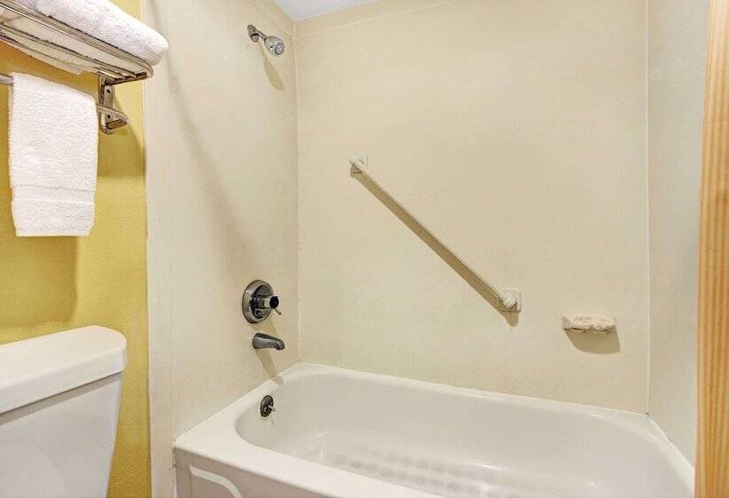 هتل Super 8 By Wyndham Nashville Near Downtown / I40